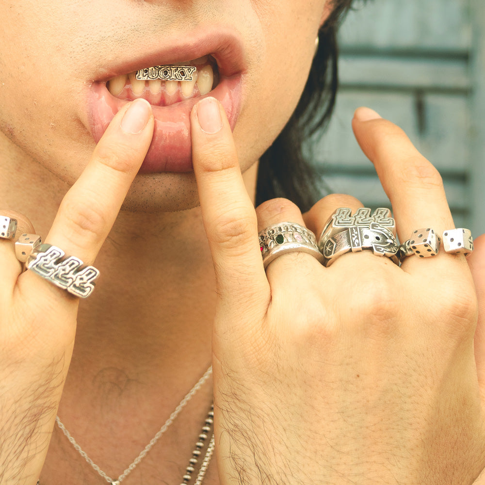 ¿Cómo limpiar joyas de plata y mantenerlas relucientes?
