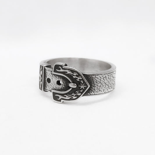 Horseshoe belt